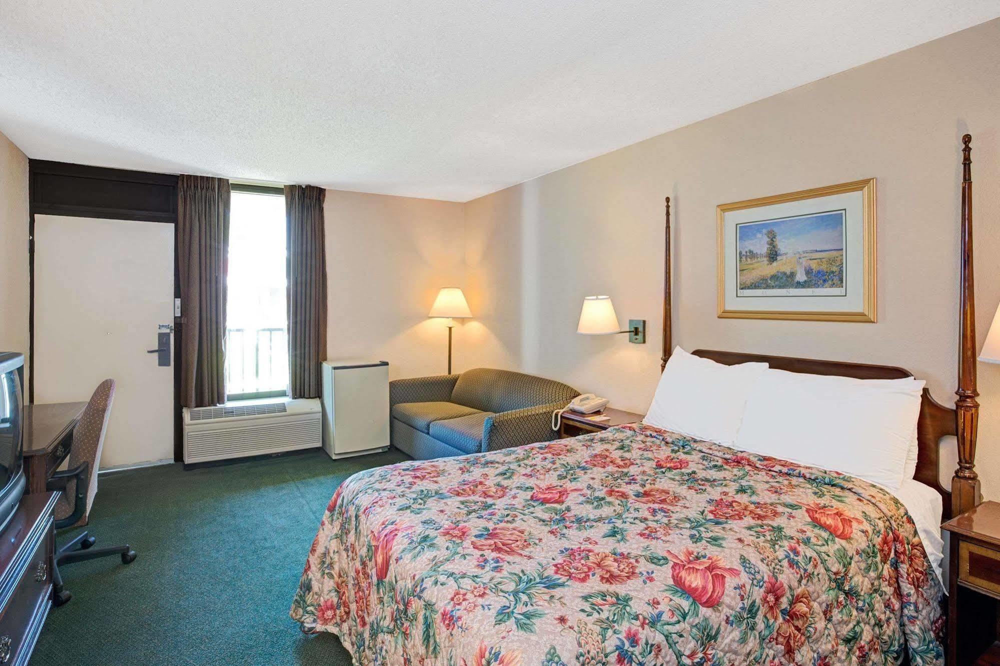 Days Inn Lake Norman Cornelius Buitenkant foto