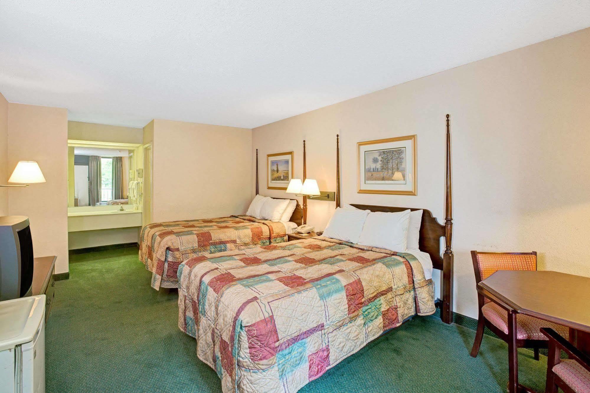 Days Inn Lake Norman Cornelius Buitenkant foto