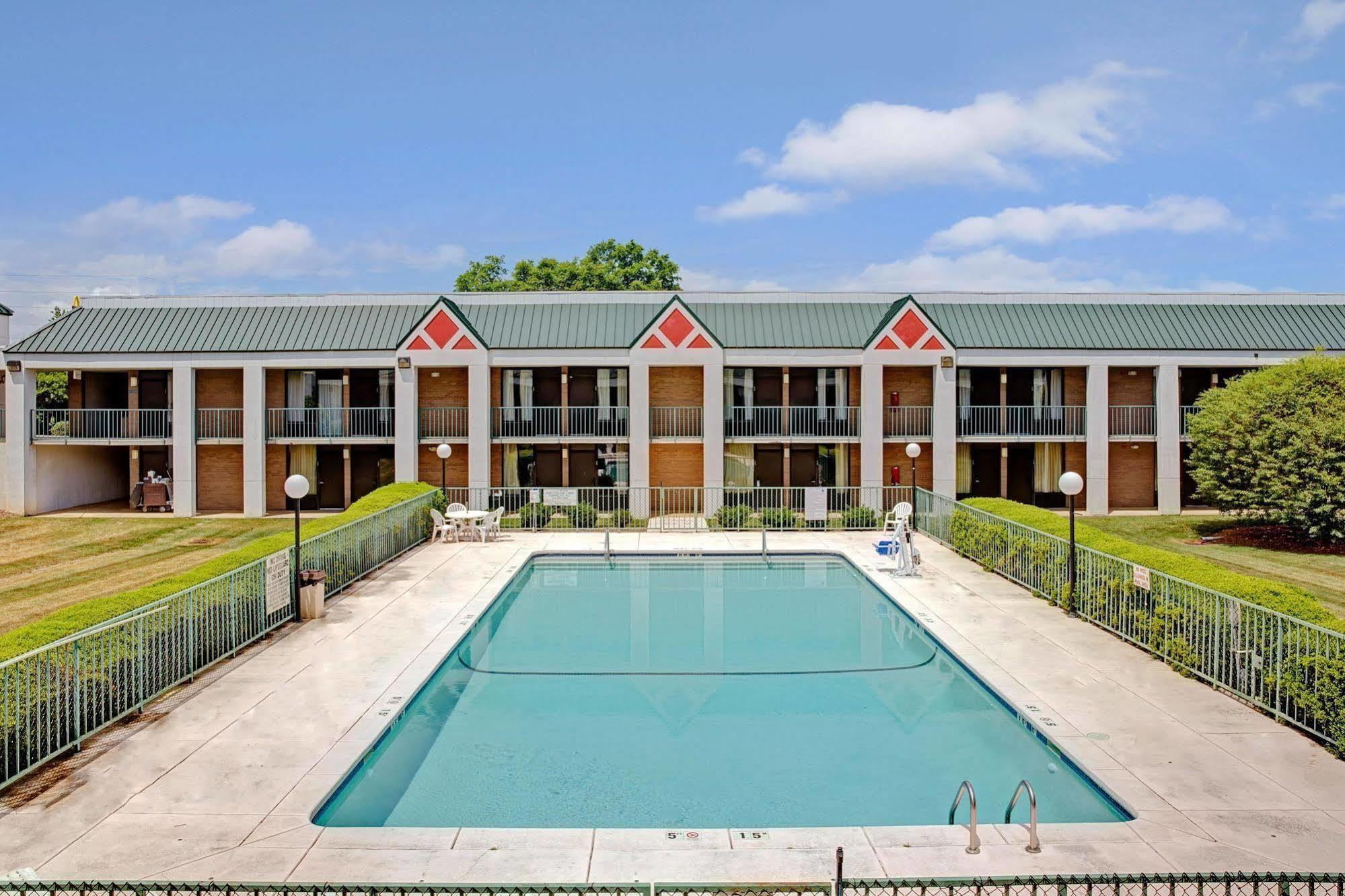 Days Inn Lake Norman Cornelius Buitenkant foto